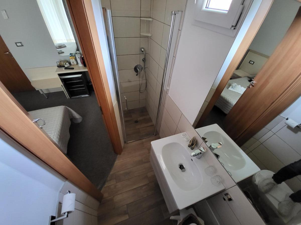 Hotel Garni Rosmari Brenzone sul Garda Eksteriør billede