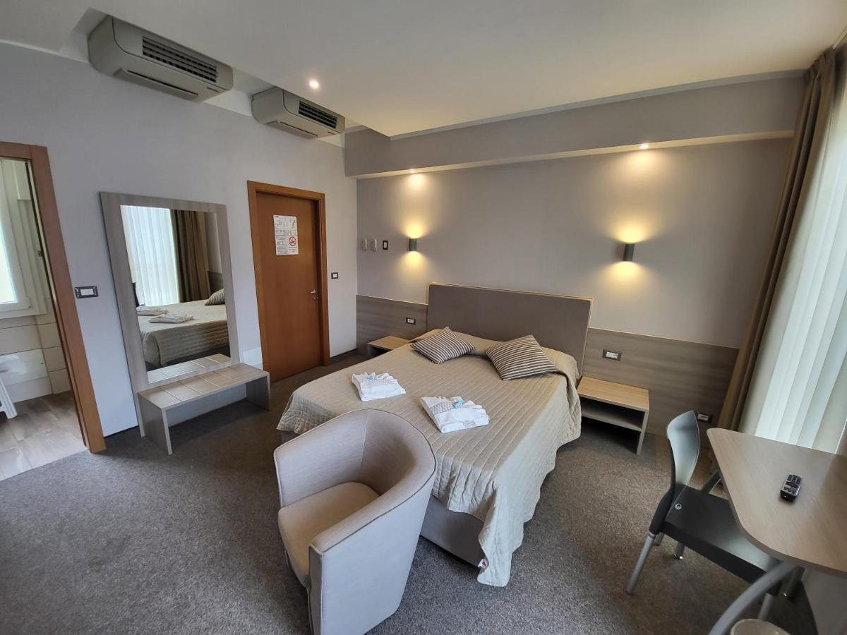 Hotel Garni Rosmari Brenzone sul Garda Eksteriør billede