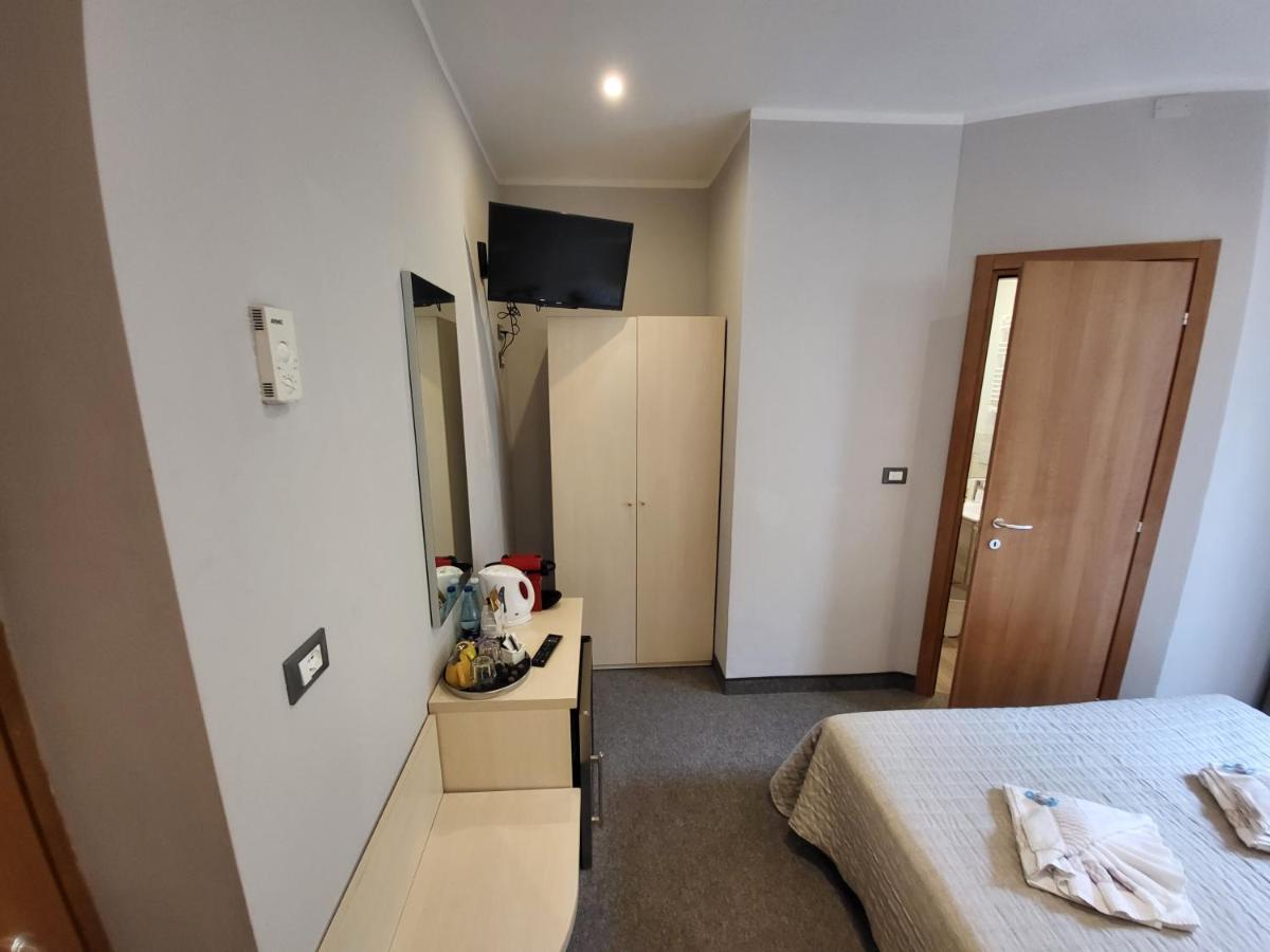 Hotel Garni Rosmari Brenzone sul Garda Eksteriør billede