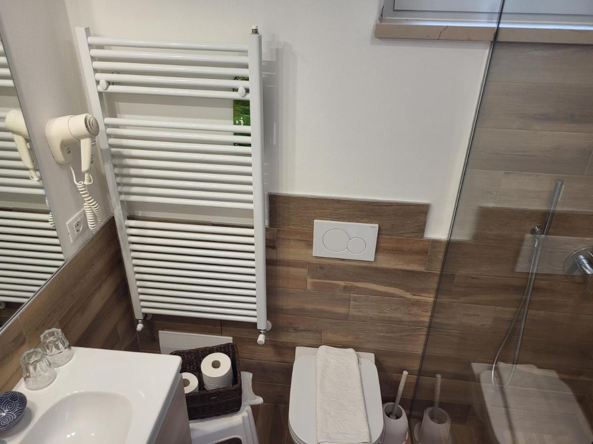 Hotel Garni Rosmari Brenzone sul Garda Eksteriør billede