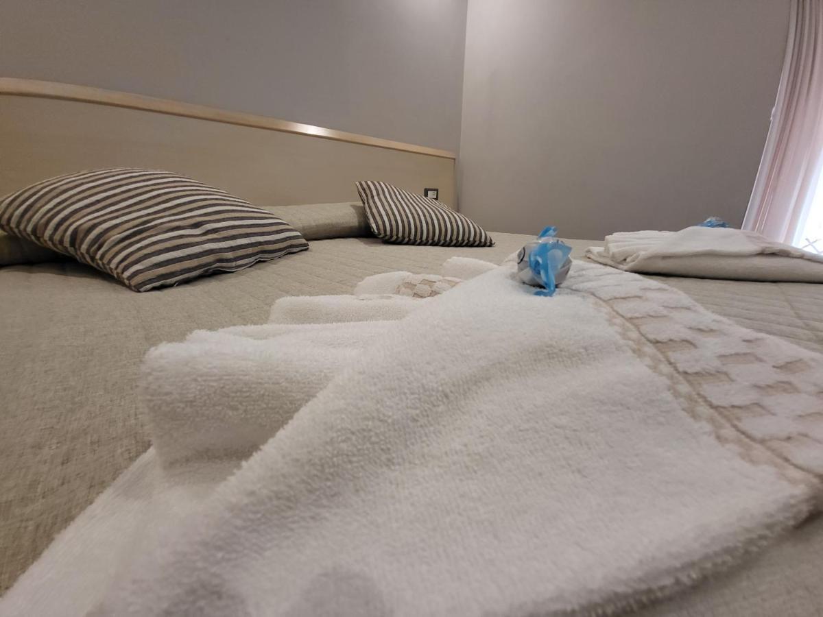 Hotel Garni Rosmari Brenzone sul Garda Eksteriør billede