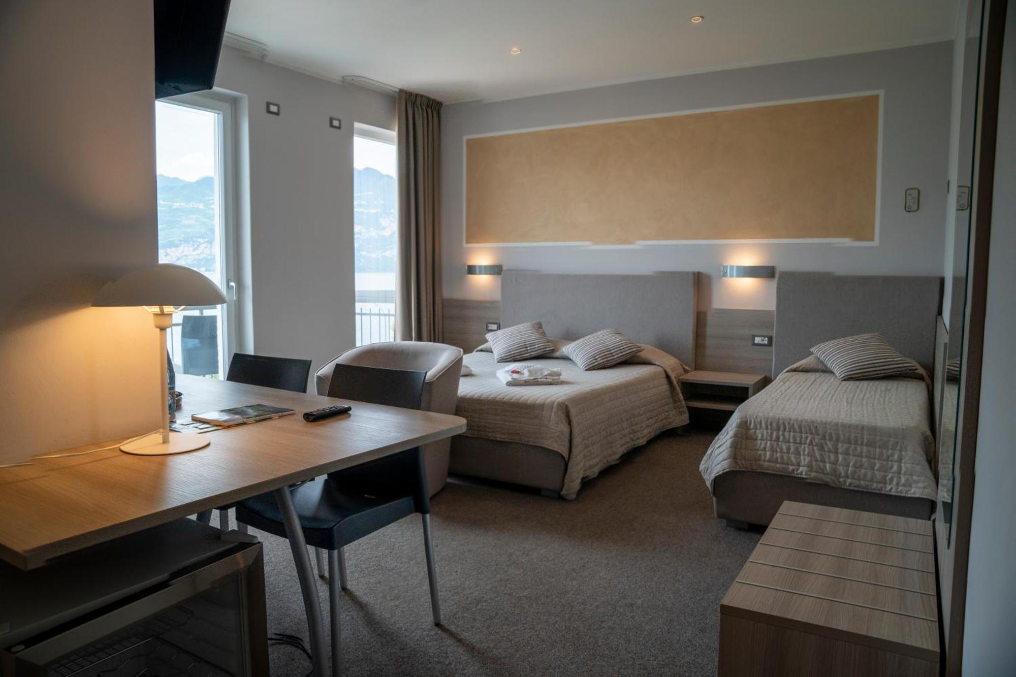 Hotel Garni Rosmari Brenzone sul Garda Eksteriør billede