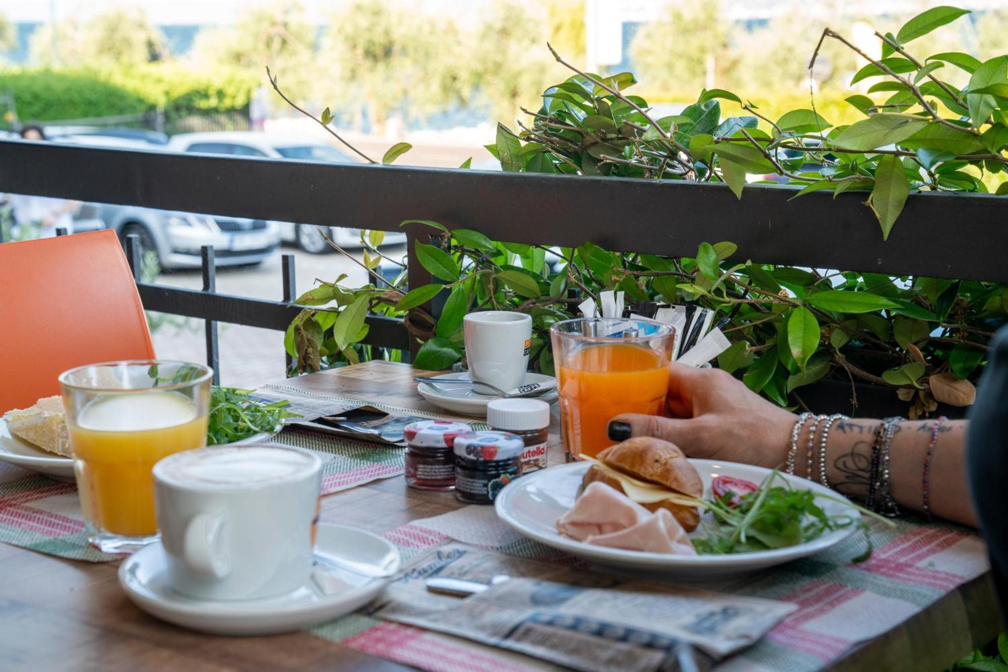Hotel Garni Rosmari Brenzone sul Garda Eksteriør billede